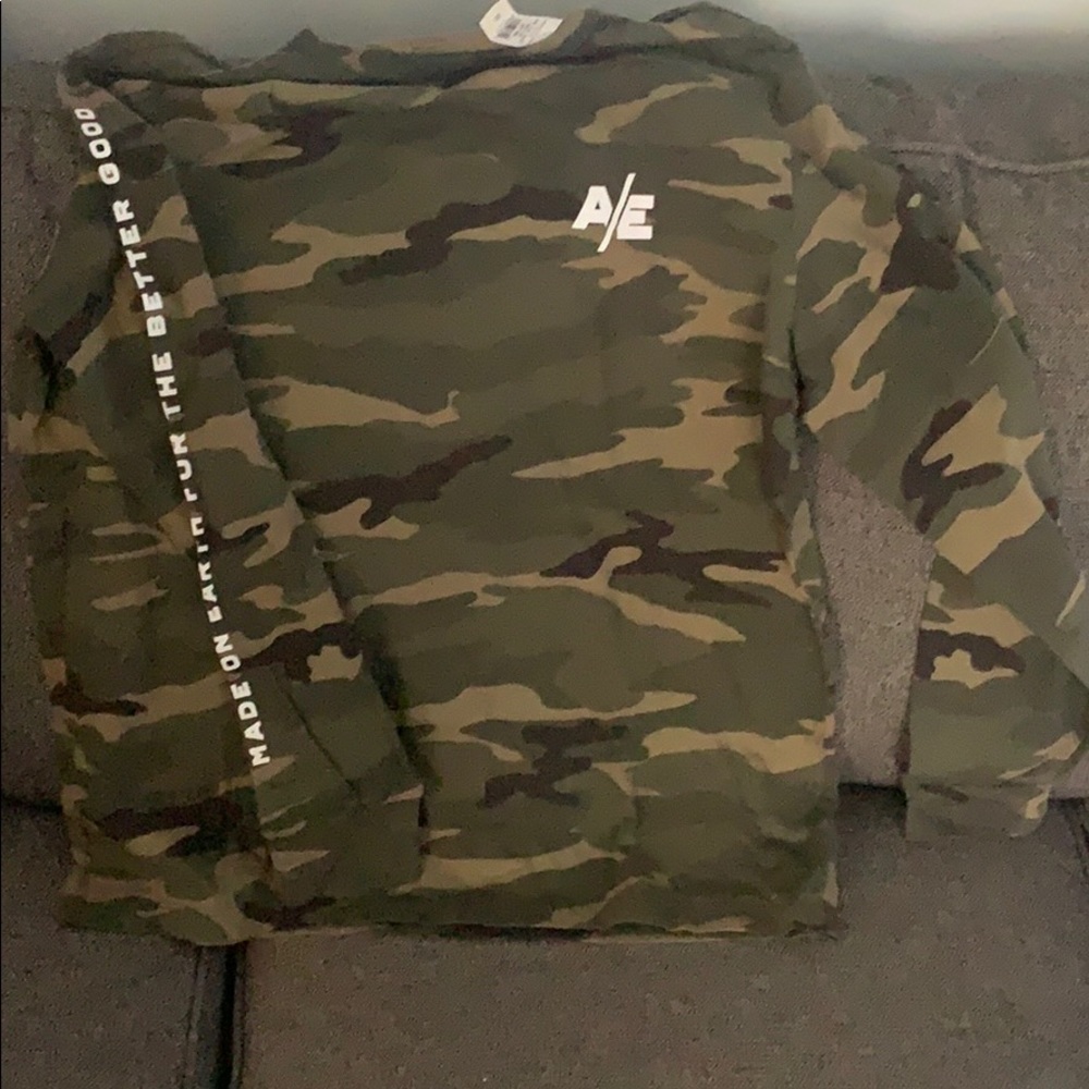 American Eagle camo Long sleeve shirt size L